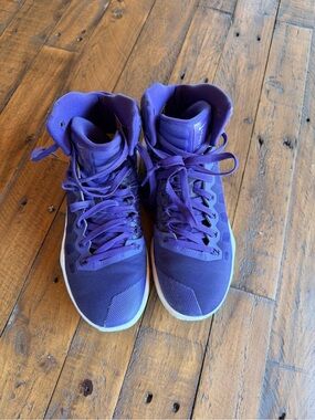 Nike Hyperdunk Purple High Top Basketball Shoes Women’s 7.5 EUC